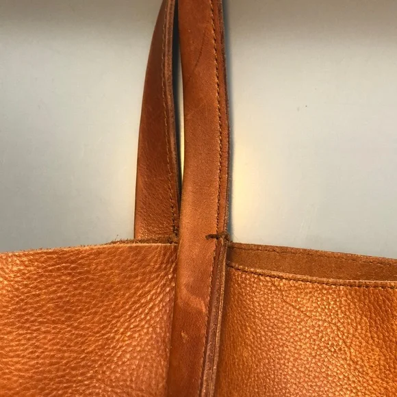 Elegant Tan Leather Madewell Tote Bag - Picture 3 of 14